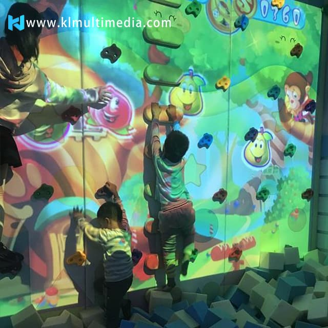 Augmented Climbing Wall | AR interactive projector games