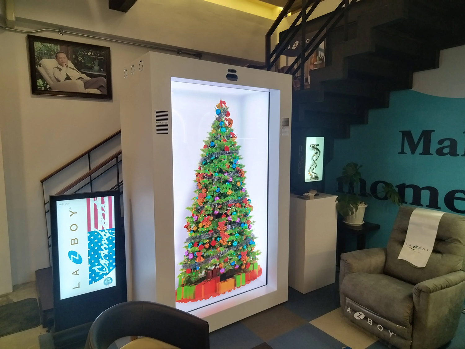 4K Transparent Display Cabinet 1
