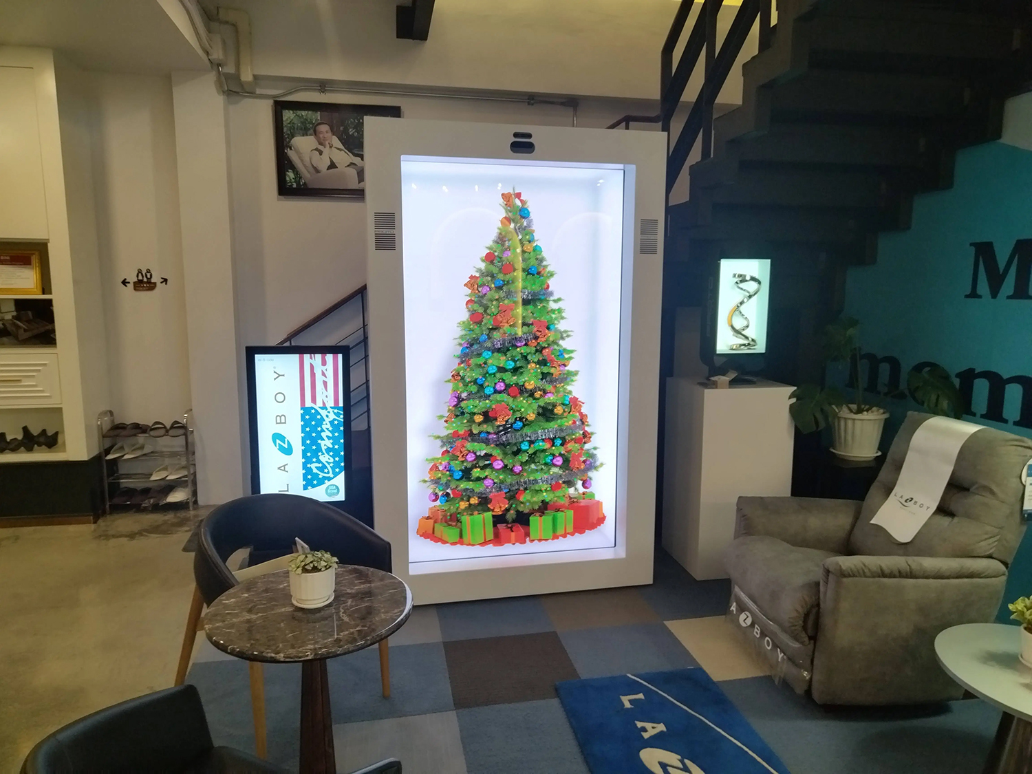 4K Vertical Transparent Display Cabinet